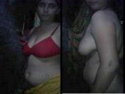 Desi Bhabhi Showing Her Boobs Part 1