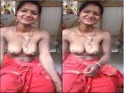 Today Exclusive- Hot Look Desi Village Bhabhi Showing Her Boobs and Pussy to Hubby On Video Call