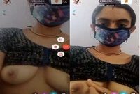 Today Exclusive – Sexy Desi Bhabhi Shows Boobs