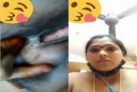 Today Exclusive – Desi Bhabhi Shows her Pussy On Video Call
