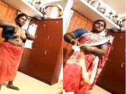 Today Exclusive – Desi Tamil Bhabhi After Bathing Video Record By Hubby