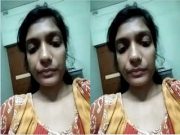 Today Exclusive – Cute Desi Girl Shows Her Pussy