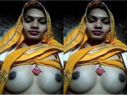 Today Exclusive – Desi Village Bhabhi Shows Her Boobs